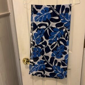 Ladies scarf  100% polyester.